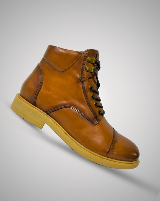 Men’s lace-up boot - perfect for both formal and casual