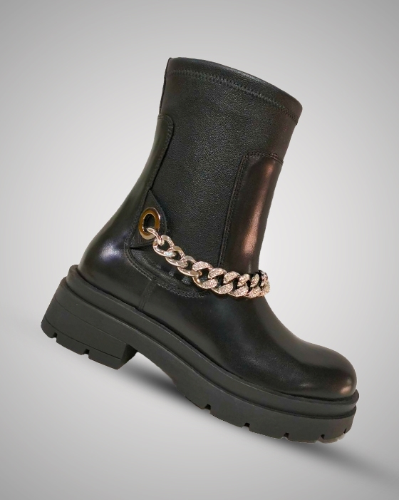 Women's Chelsea boots - with a premium and polished finish
