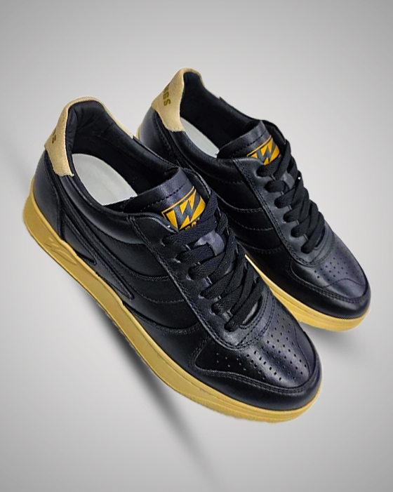Classic men's low-top sneakers with timeless style