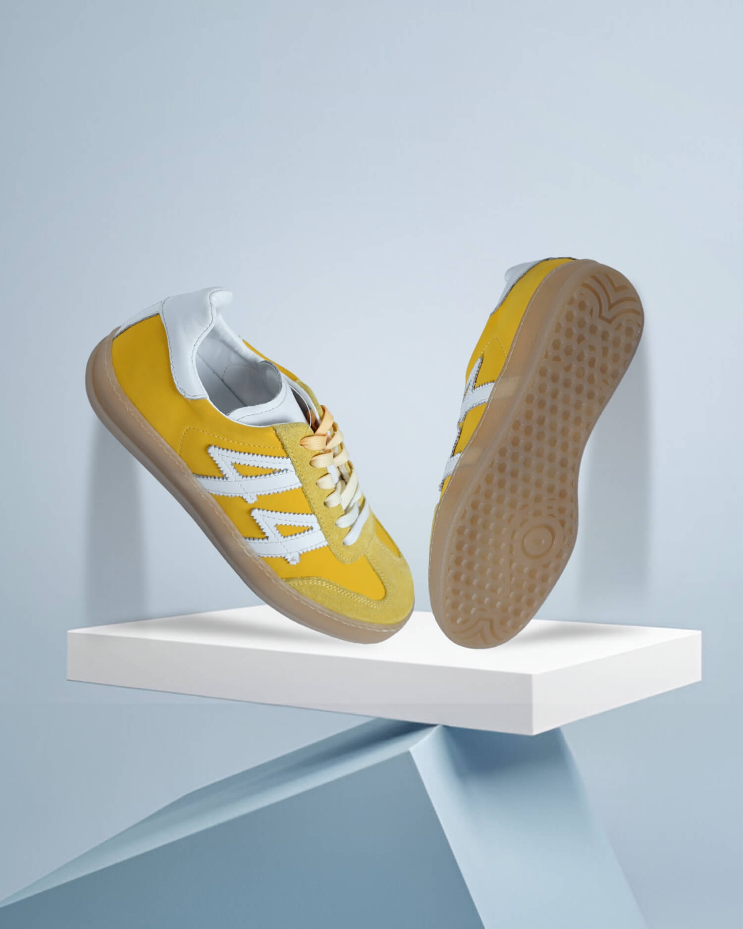 Men's low-top sneakers- with timeless style and comfort