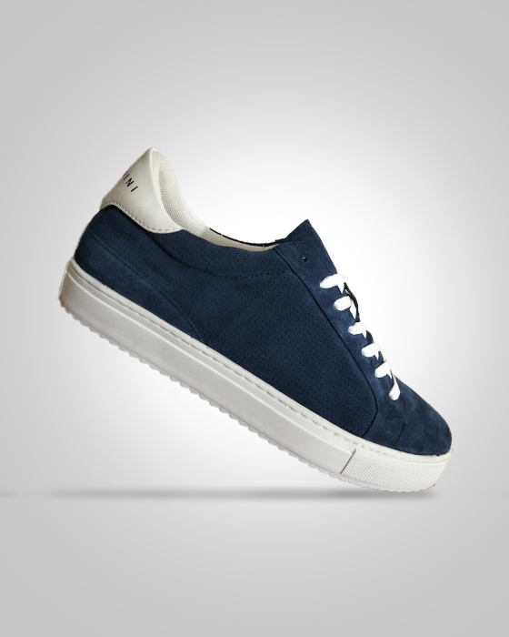 Classic men's low-top sneakers for an elegant look